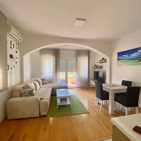 Jovana -- Porodicni Apartmani Igalo Herceg Novi Exterior foto