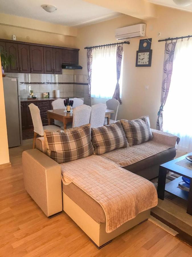 Jovana -- Porodicni Apartmani Igalo Herceg Novi Exterior foto