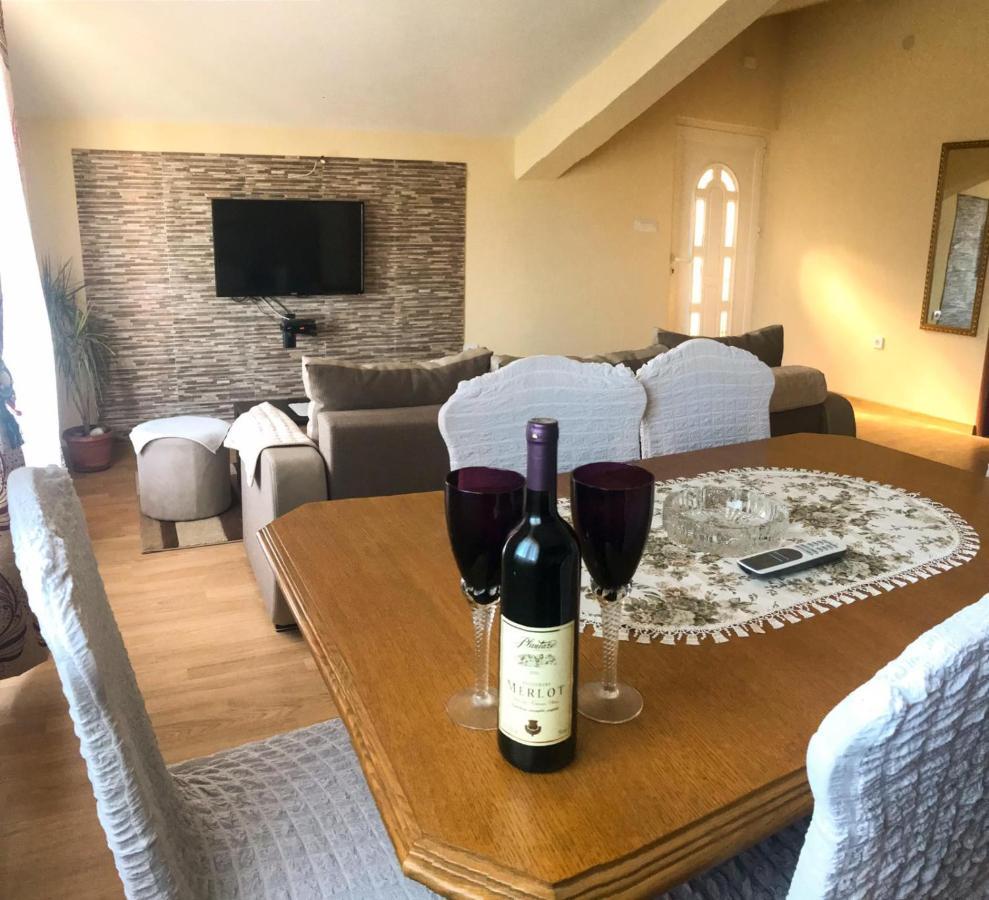 Jovana -- Porodicni Apartmani Igalo Herceg Novi Exterior foto