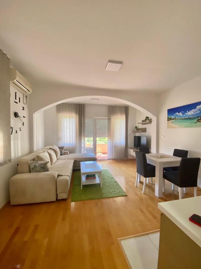 Jovana -- Porodicni Apartmani Igalo Herceg Novi Exterior foto