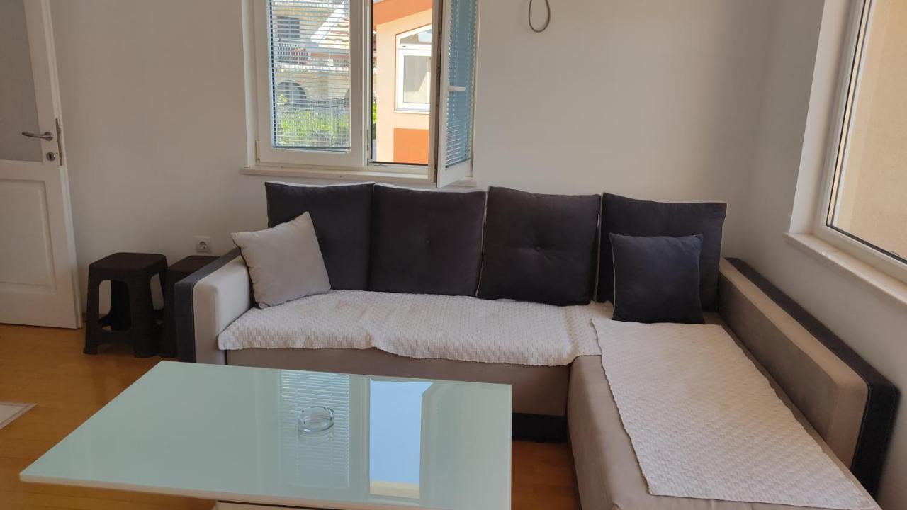 Jovana -- Porodicni Apartmani Igalo Herceg Novi Exterior foto